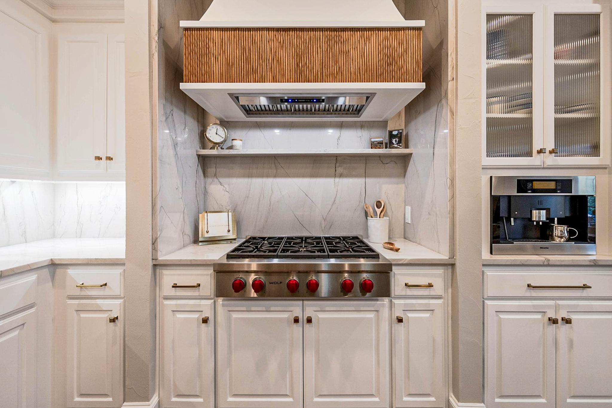 Slim Shaker White modern installation